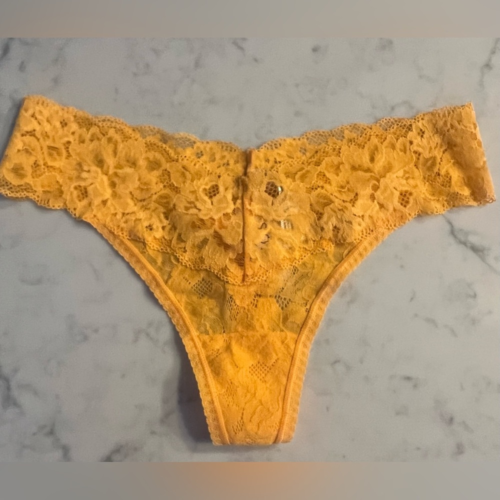 Soma Thong Panty Stretch Lace EMBRACEABLE ENCHANTING Thong Small New
